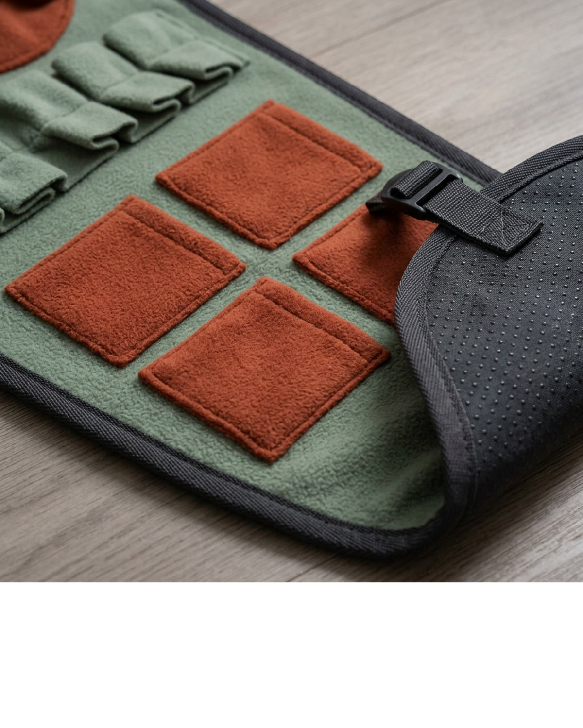 Jmyvp Fleece Treat-Pocket Activity Mat 70 x 50 cm Sage Rust - Detail view